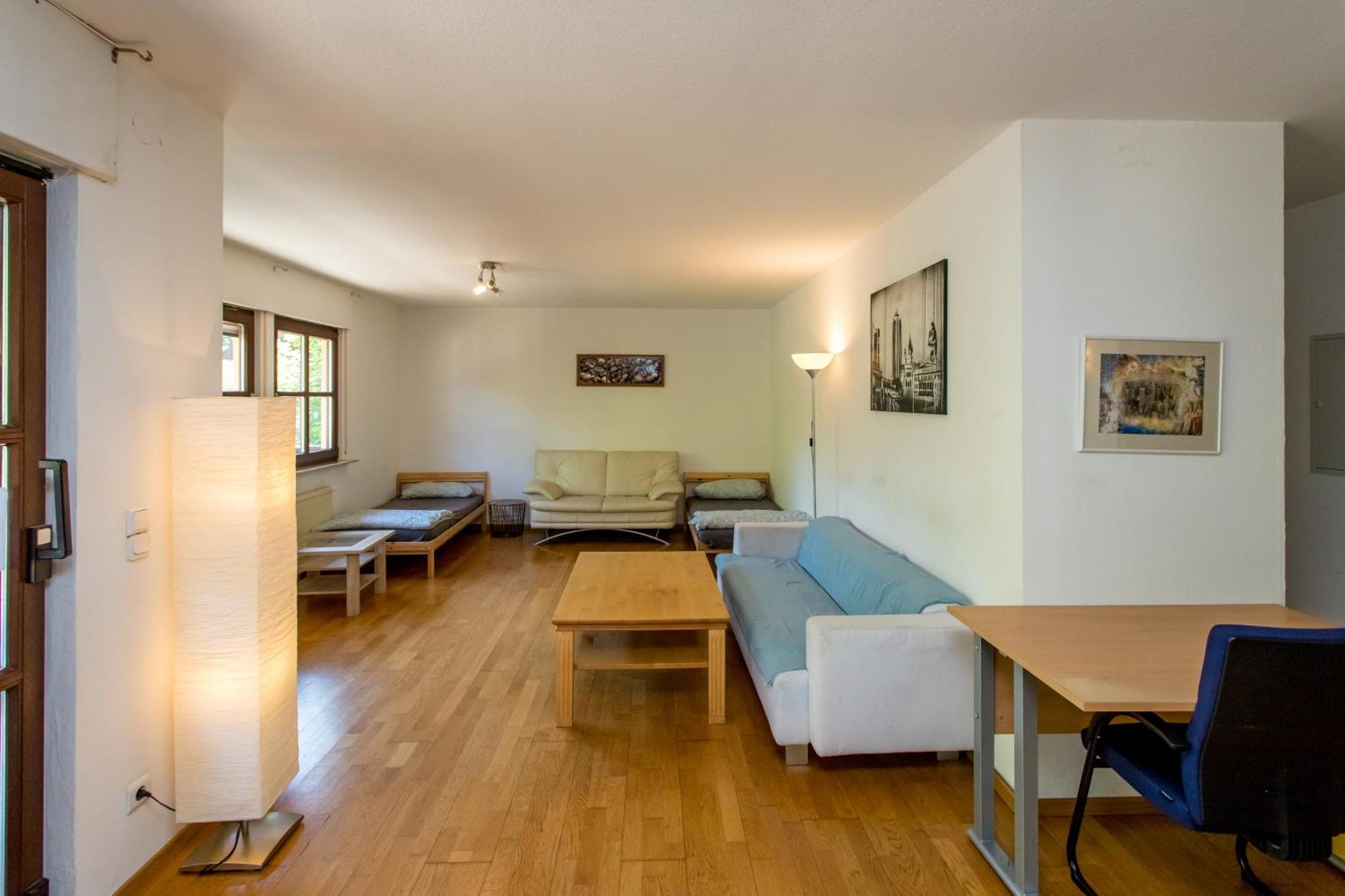 Ferienwohnung Mit 123Qm Fuer 8 Personen Mit Sehr Grossem Garten, Einfache Innen-Ausstattung Лайпциг Екстериор снимка