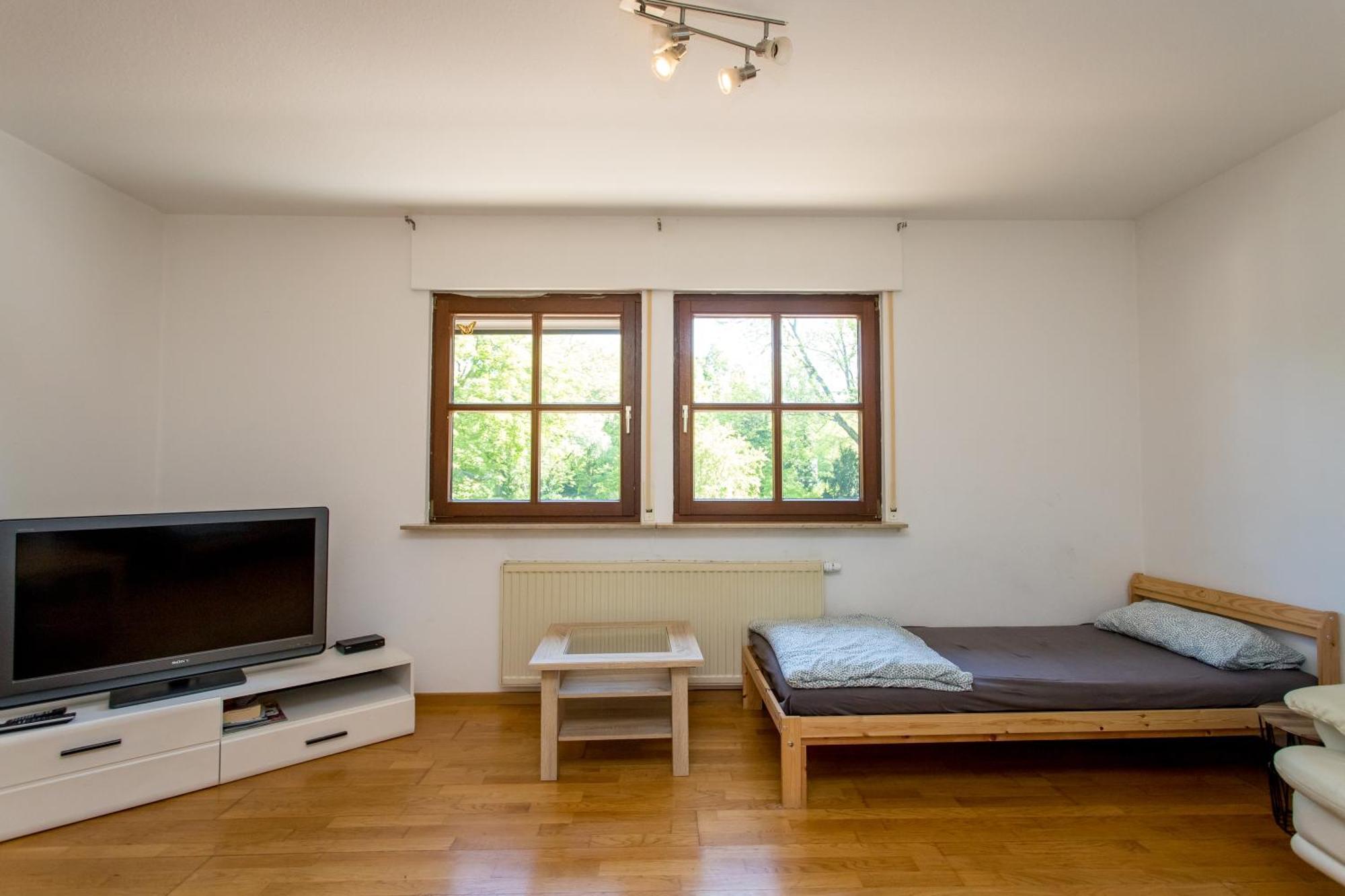 Ferienwohnung Mit 123Qm Fuer 8 Personen Mit Sehr Grossem Garten, Einfache Innen-Ausstattung Лайпциг Екстериор снимка
